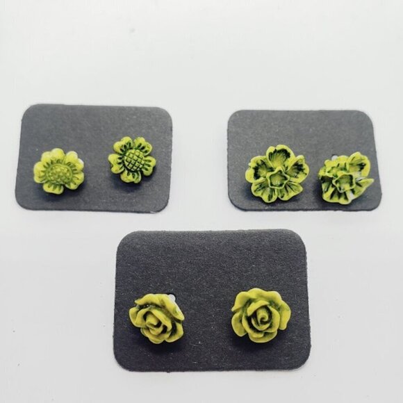 3 pairs of  flower earrings - Picture 1 of 4